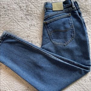 Great vintage mom jeans. Lee P 10 reg wash denim. Original owner from the 80’s